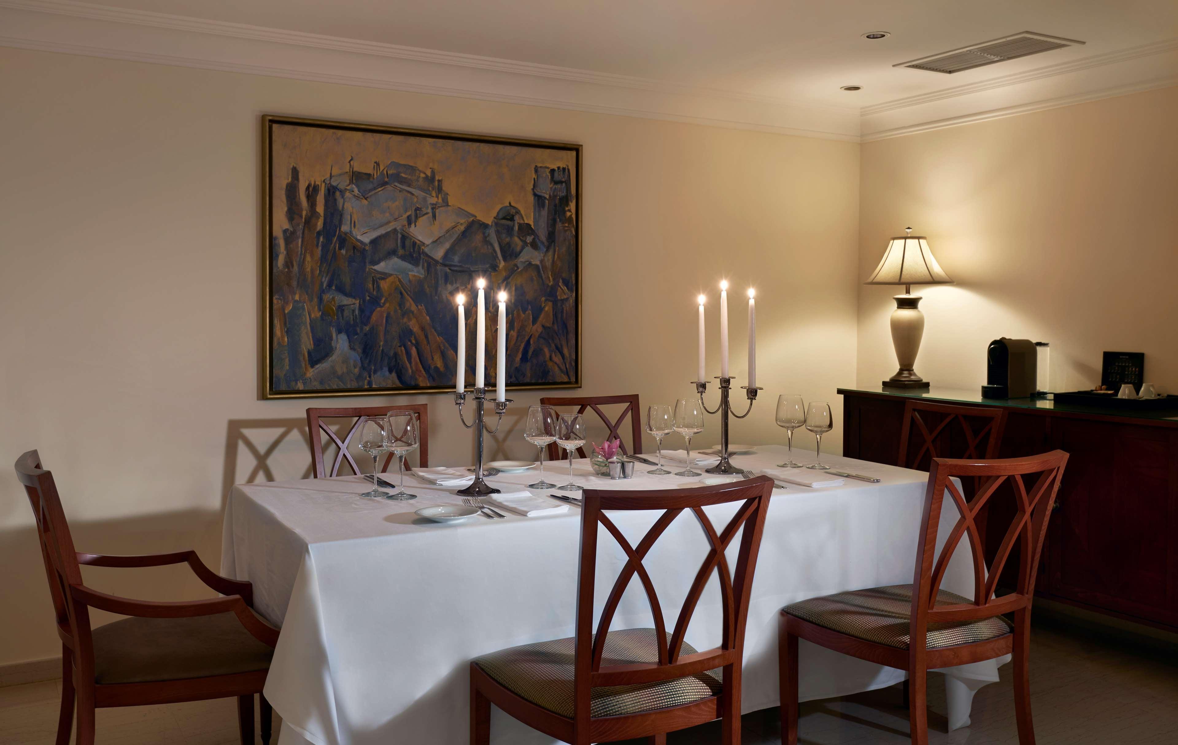 ไฮแอท รีเจนซี เทสซาโลนิกี Hotel เทสซาโลนิกิ ภายนอก รูปภาพ A table set for a formal dinner