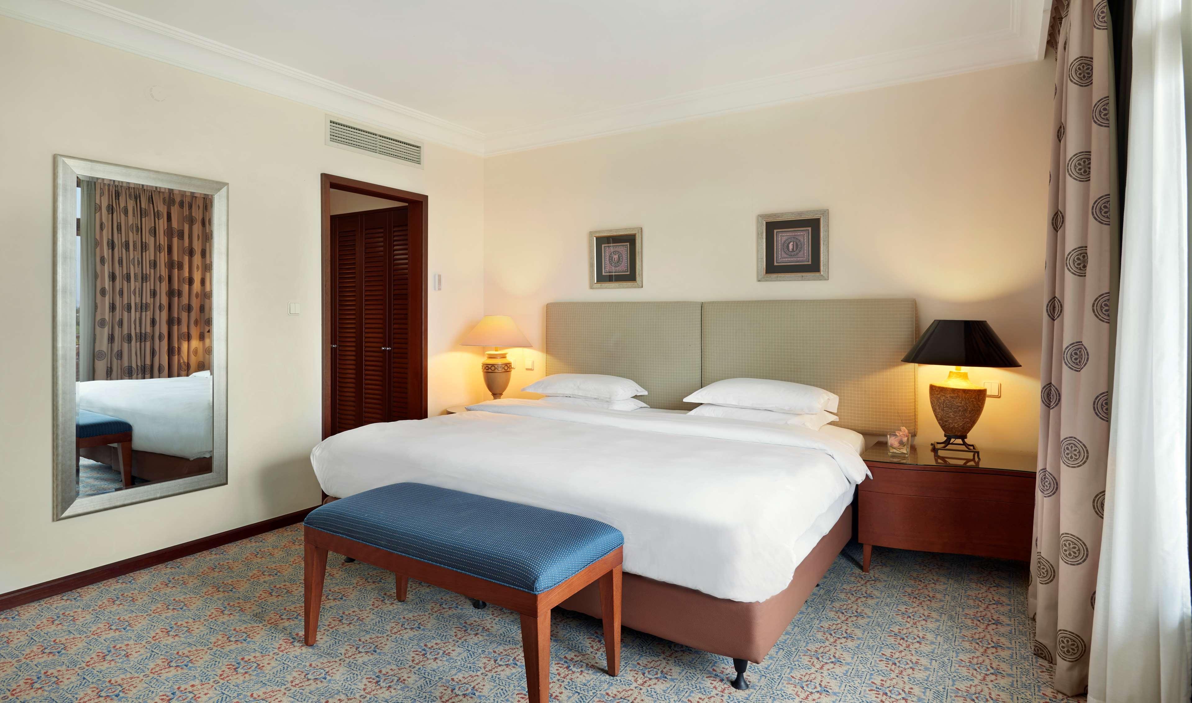ไฮแอท รีเจนซี เทสซาโลนิกี Hotel เทสซาโลนิกิ ภายนอก รูปภาพ A bedroom at the hotel