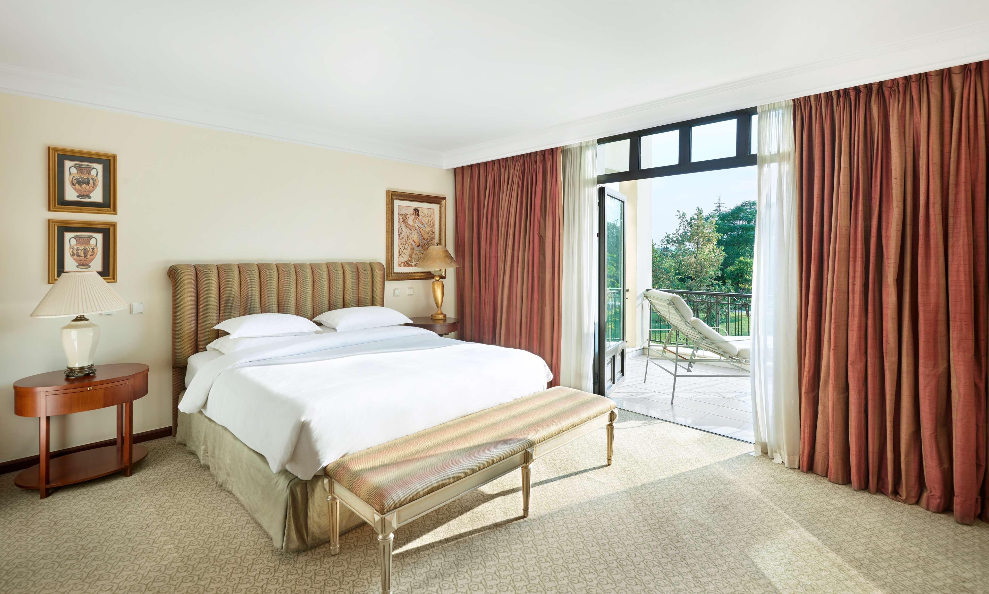 ไฮแอท รีเจนซี เทสซาโลนิกี Hotel เทสซาโลนิกิ ภายนอก รูปภาพ A bedroom at the Four Seasons Hotel