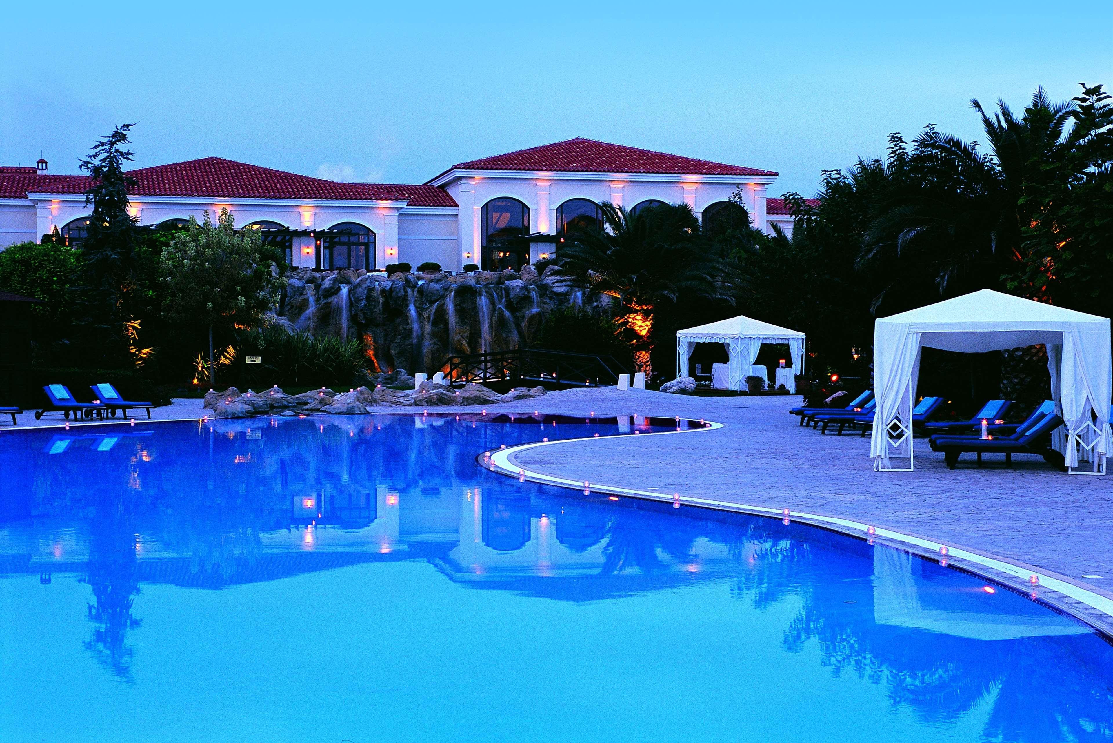 ไฮแอท รีเจนซี เทสซาโลนิกี Hotel เทสซาโลนิกิ ภายนอก รูปภาพ The pool at the hotel