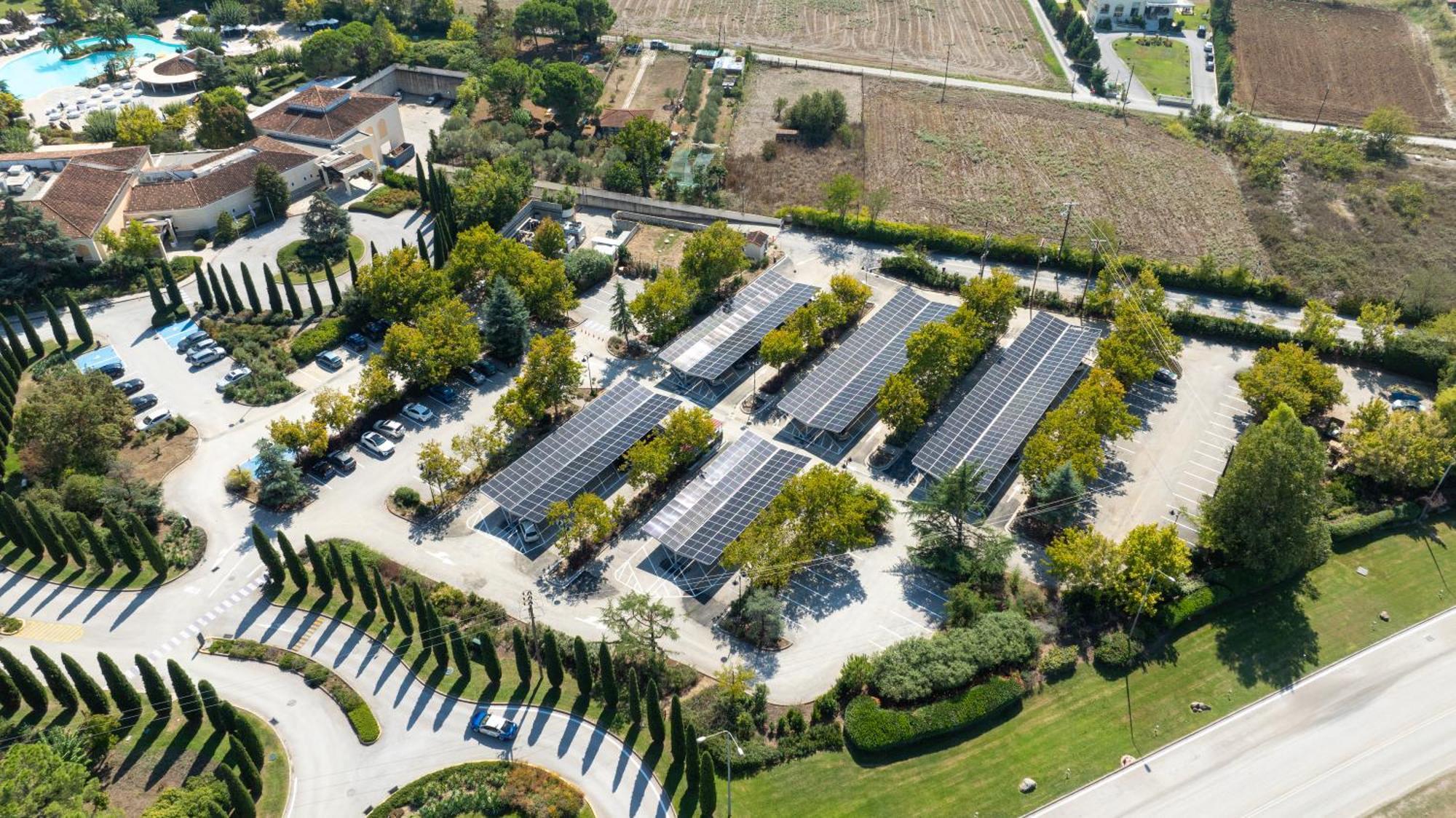 ไฮแอท รีเจนซี เทสซาโลนิกี Hotel เทสซาโลนิกิ ภายนอก รูปภาพ Solar panels at the headquarters of the University of California, Santa Barbara